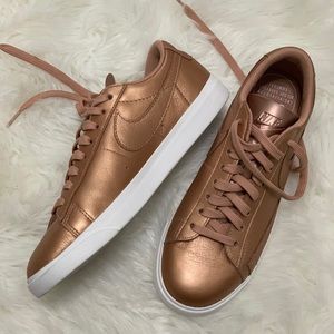 Nike rose gold trainers sneakers. BRAND NEW!